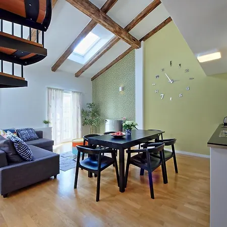Hollareum Apartment