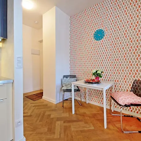 Hollareum Apartment *